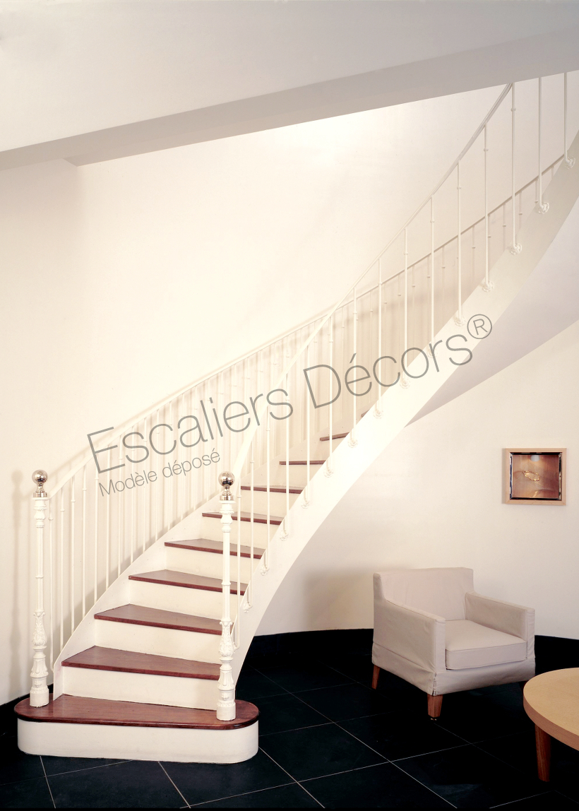 Photo DT14 - ESCA'DROIT® Bistrot Balancé. Escalier d'intérieur balancé métal et bois style 'bistrot' pour une décoration classique.